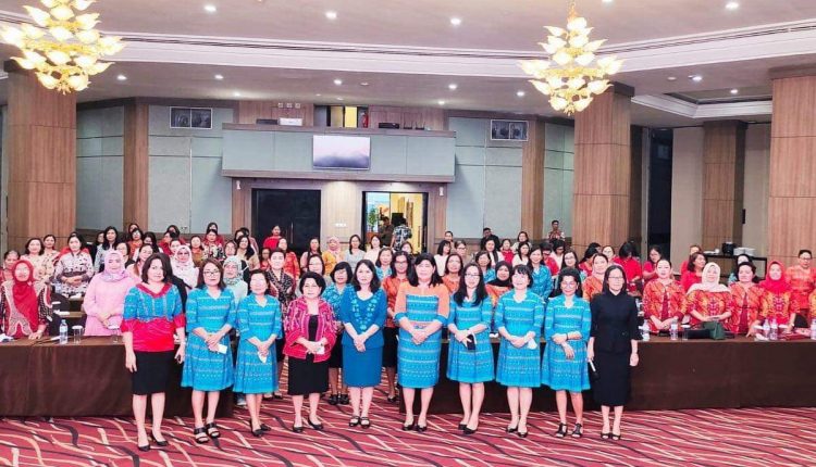 Dipimpin-DLR-TP-PKK-se-Kabupaten-Mitra-Ikut-Sosialisasi-Etika-dan-Kepribadian-750x430