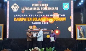 Pj Bupati Bolmong Terima Opini WTP Pj Bupati Bolmong Terima Opini WTP dari BPK RI Tahun Anggaran 2022
