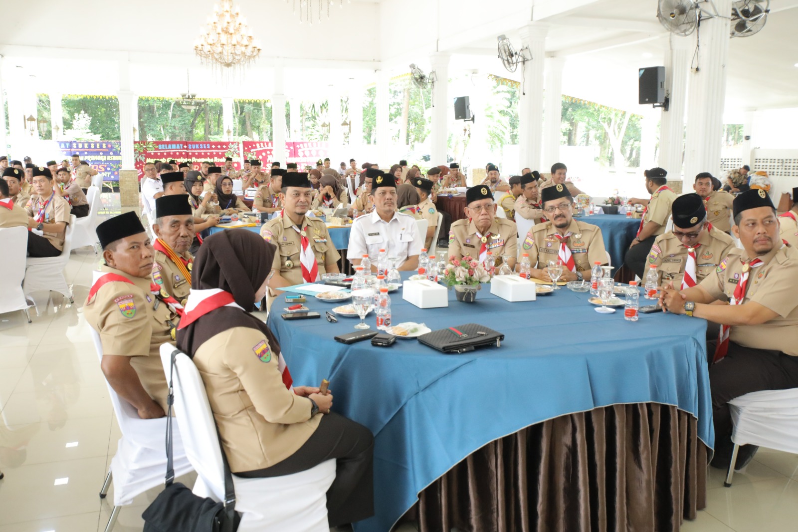 16ab7711-a8da-4dc6-a6ff-d87692d85563