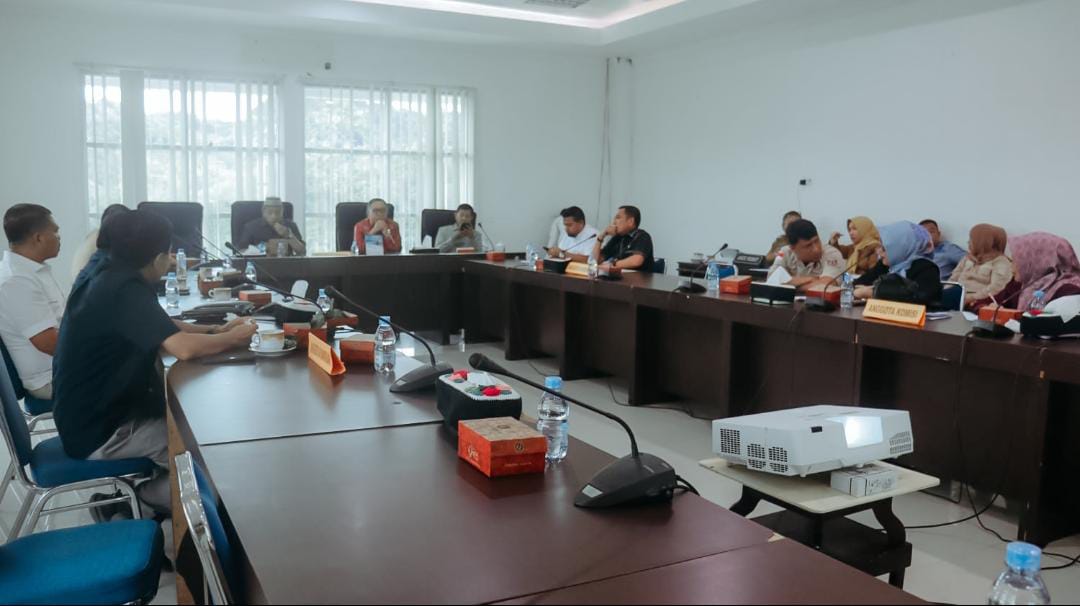 Rapat Banggar bersama Komisi IV DPRD Provinsi Gorontalo(05/08/25) (Foto : Humas Deprov)))